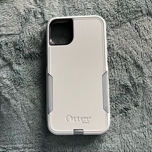Gently Used Commuter Otterbox case for IPhone 11